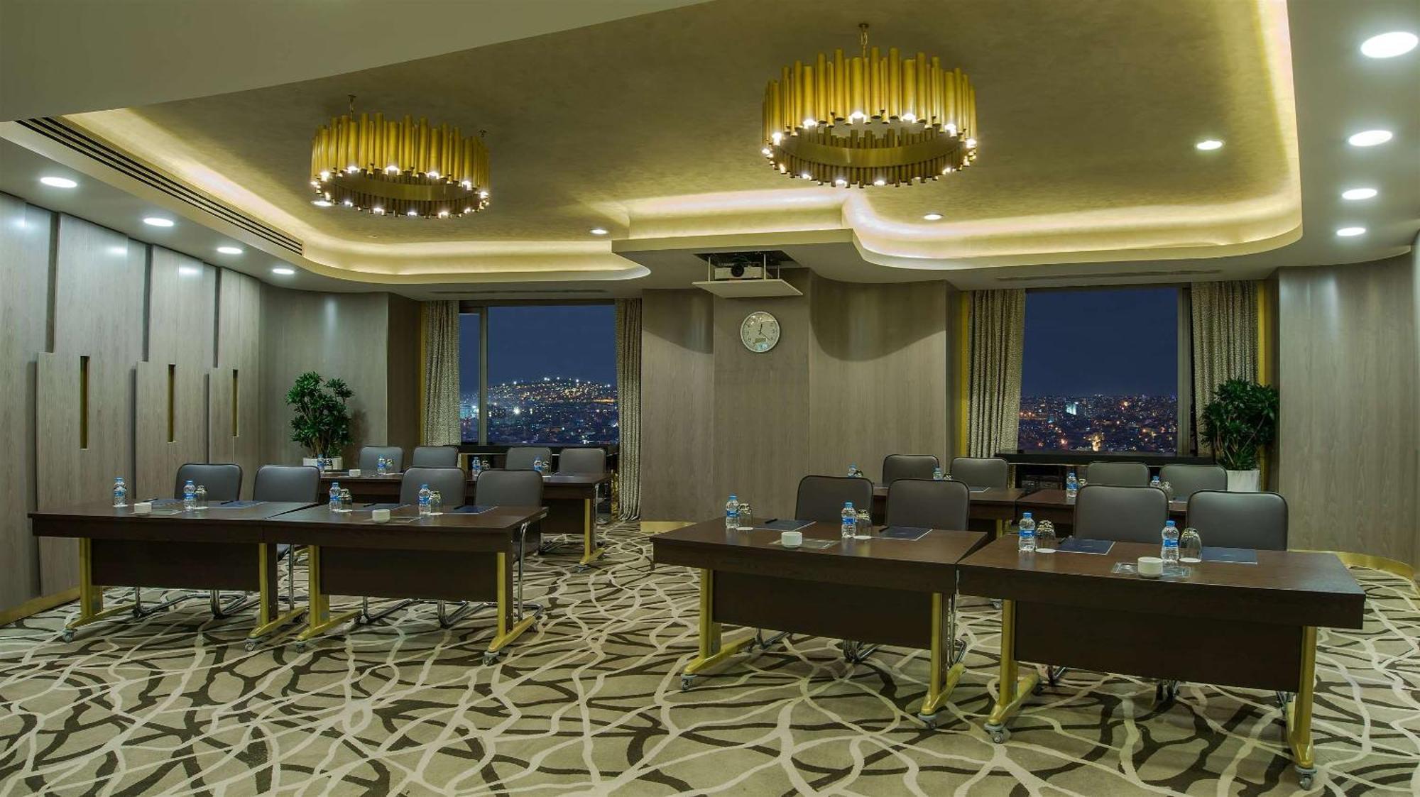 Hilton Istanbul Kozyatagi Hotel Exterior foto